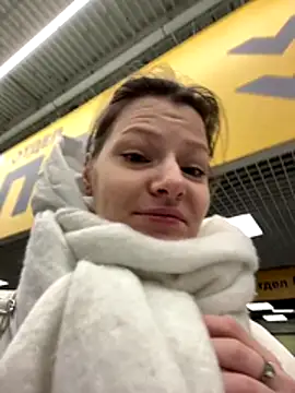 MaryHiggins online show from November 30, 2025, 12:20 pm