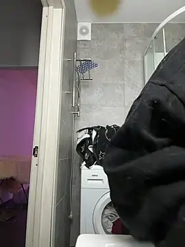 Snapshot of B_Ratz chatting on February 20, 2025, 11:32 pm B Ratz online show from February 20, 2025, 11:32 pm