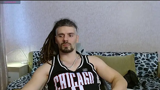 Aestheticguy101 online show from November 30, 2025, 11:36 am