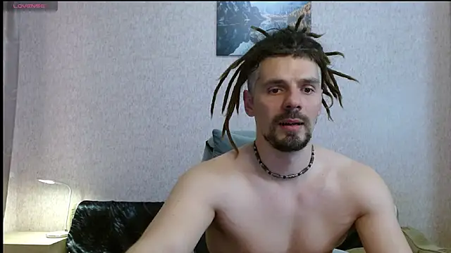 Aestheticguy101 online show from May 11, 2026, 4:37 pm