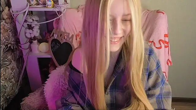 sarakaell online show from March 24, 2026, 1:54 am