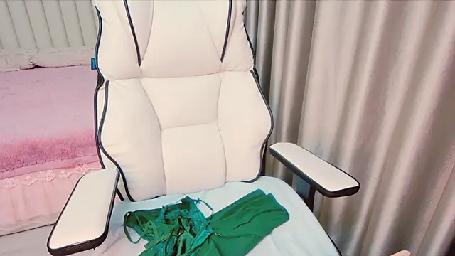 Snapshot of Girl__Funny chatting on December 29, 2024, 5:01 pm Girl  Funny online show from December 29, 2024, 5:01 pm