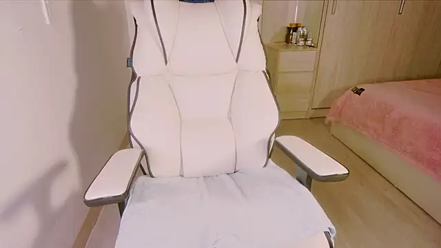 Snapshot of Girl__Funny chatting on February 9, 2025, 1:25 pm Girl  Funny online show from February 9, 2025, 1:25 pm