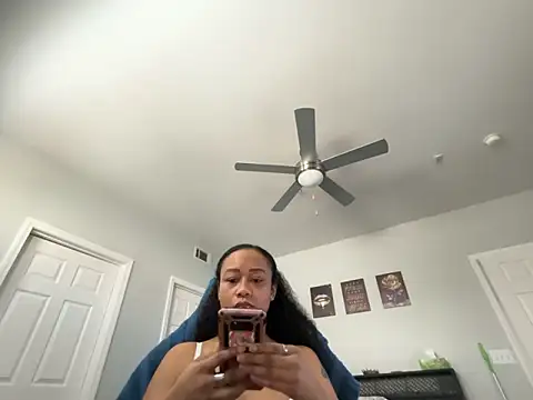 RylHoneyy online show from January 6, 2026, 8:01 pm