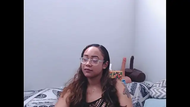 RylHoneyy online show from March 18, 2026, 7:06 pm