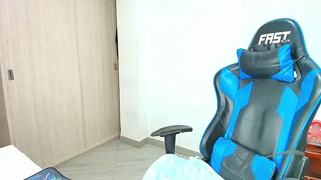 sophiax-x online show from September 19, 2025, 11:00 am