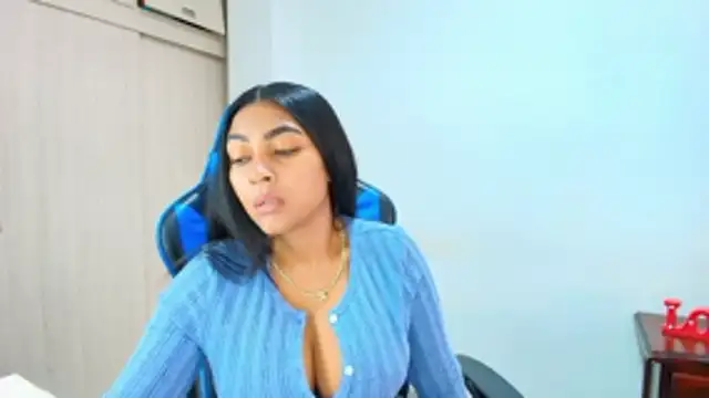 sophiax-x online show from November 7, 2025, 3:12 pm