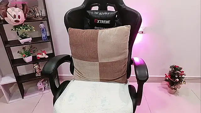 Yuki-yio online show from March 13, 2026, 1:23 am