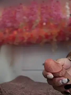 seraphine23 online show from March 7, 2026, 9:56 pm