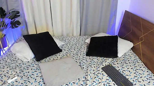 Amy art online show from September 27, 2025, 8:47 pm