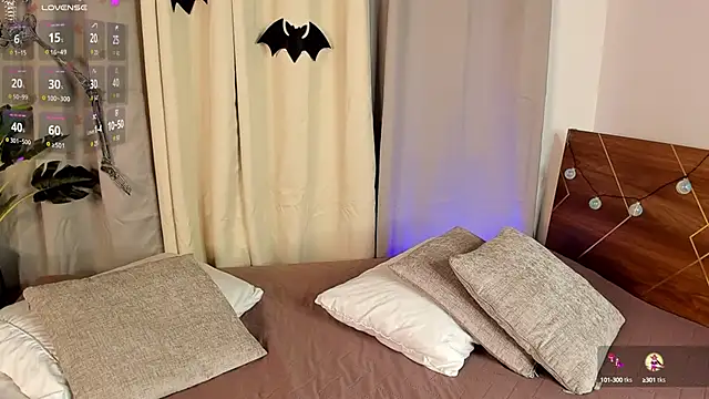 Amy art online show from October 11, 2025, 8:07 pm