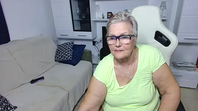 Selenna57 online show from April 19, 2026, 5:01 pm