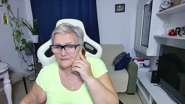Selenna57 online show from April 19, 2026, 6:10 pm