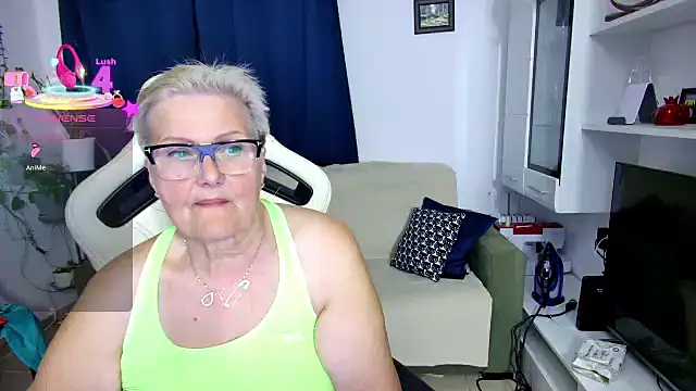 Selenna57 online show from May 1, 2026, 5:28 pm