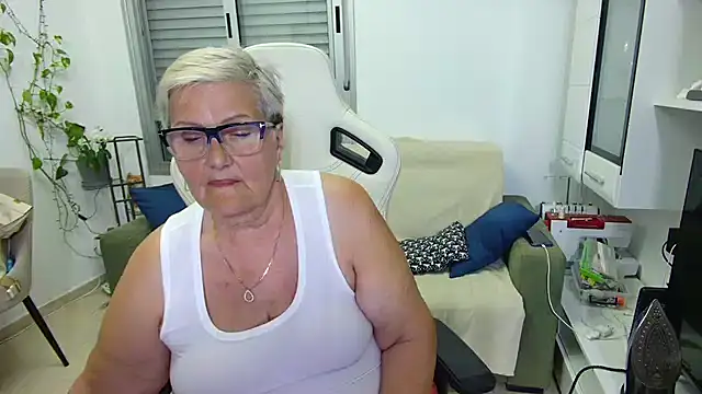 Selenna57 online show from May 14, 2026, 5:42 pm