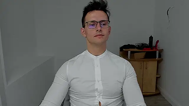 sexxymuscles4u online show from December 7, 2024, 12:02 pm