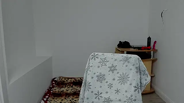 sexxymuscles4u online show from December 12, 2024, 12:44 pm