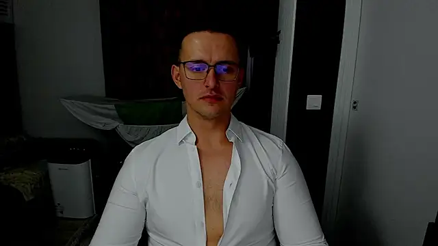 sexxymuscles4u online show from November 5, 2025, 12:38 pm