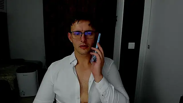 sexxymuscles4u online show from November 14, 2025, 12:04 pm