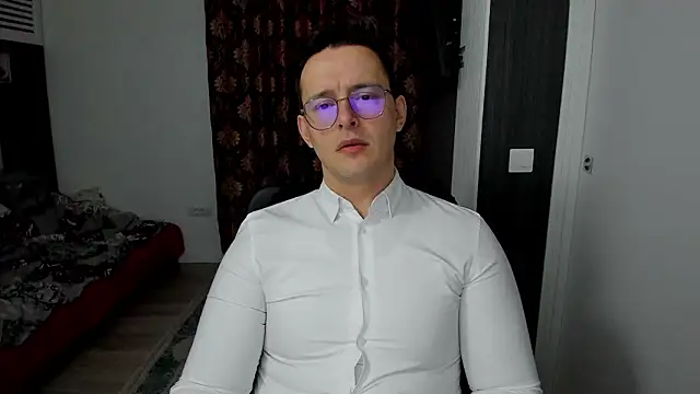 sexxymuscles4u online show from February 17, 2026, 12:34 pm