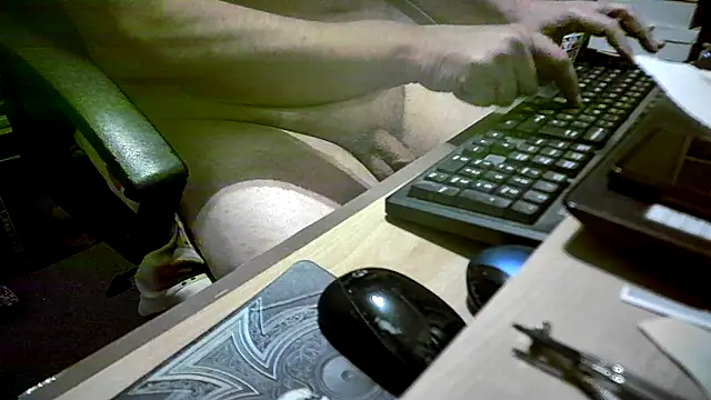 Snapshot of dirtyharry2022 chatting on March 11, 2025, 12:44 am dirtyharry2022 online show from March 11, 2025, 12:44 am