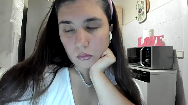 MiaMarrone online show from November 13, 2025, 12:53 am