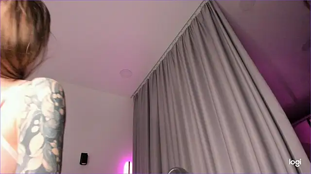 Snapshot of Diamond_D_ chatting on February 25, 2025, 10:07 pm Diamond D  online show from February 25, 2025, 10:07 pm