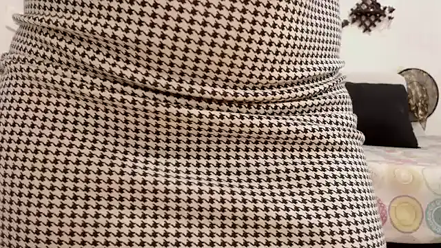 Estefani 32 online show from December 20, 2025, 4:14 pm