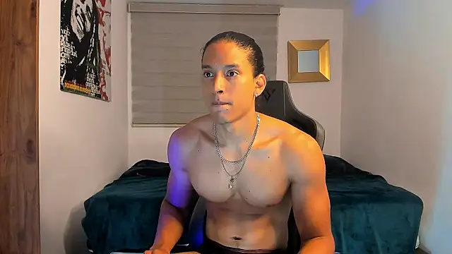 Snapshot of Liam_V chatting on December 6, 2024, 10:05 am Liam V online show from December 6, 2024, 10:05 am