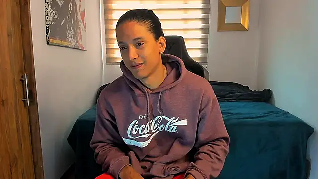 Snapshot of Liam_V chatting on December 21, 2024, 3:20 pm Liam V online show from December 21, 2024, 3:20 pm