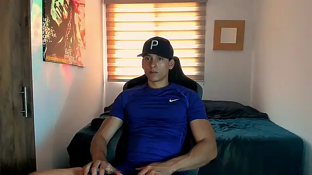 Snapshot of Liam_V chatting on January 8, 2025, 3:39 pm Liam V online show from January 8, 2025, 3:39 pm