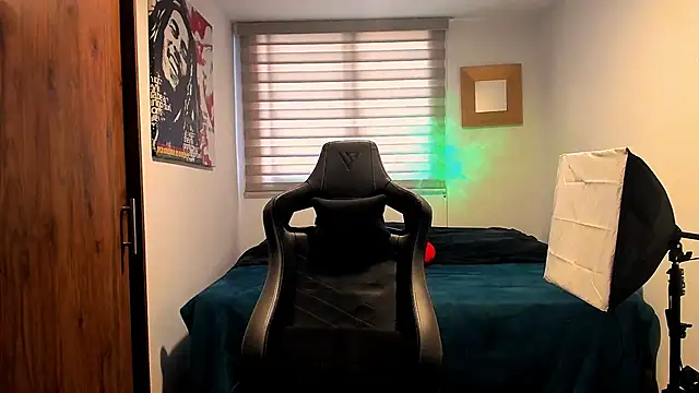 Snapshot of Liam_V chatting on January 18, 2025, 2:44 pm Liam V online show from January 18, 2025, 2:44 pm