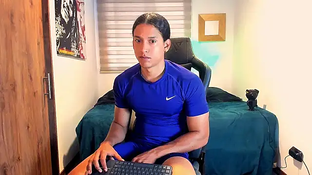 Snapshot of Liam_V chatting on January 24, 2025, 12:10 pm Liam V online show from January 24, 2025, 12:10 pm