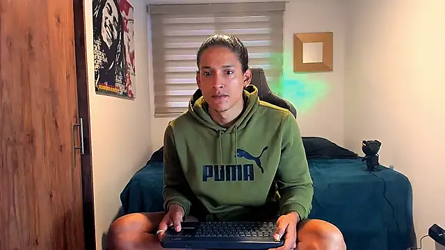 Snapshot of Liam_V chatting on January 28, 2025, 12:00 pm Liam V online show from January 28, 2025, 12:00 pm