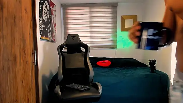 Snapshot of Liam_V chatting on January 30, 2025, 4:55 pm Liam V online show from January 30, 2025, 4:55 pm