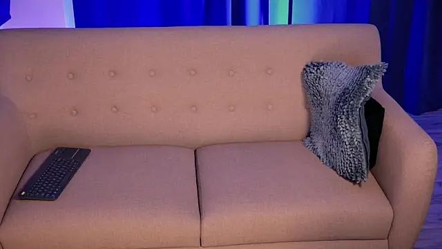 Snapshot of Liam_V chatting on September 30, 2025, 2:38 am Liam V online show from September 30, 2025, 2:38 am