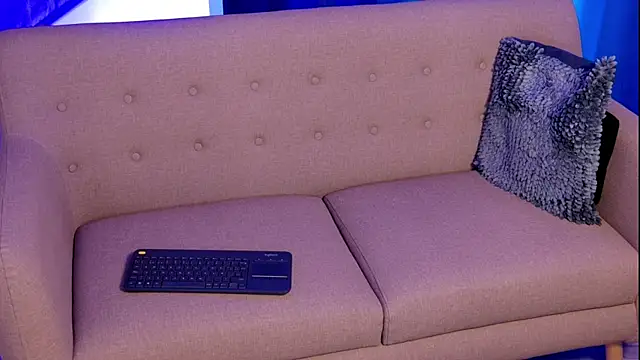 Snapshot of Liam_V chatting on October 13, 2025, 11:38 pm Liam V online show from October 13, 2025, 11:38 pm