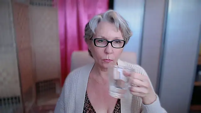 petradaniels online show from December 17, 2025, 10:38 pm