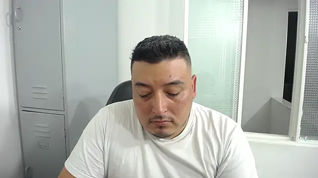 antonycruz online show from November 14, 2025, 10:07 pm