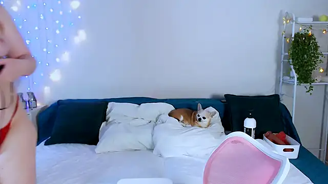 GoddessLara online show from November 10, 2025, 4:39 pm