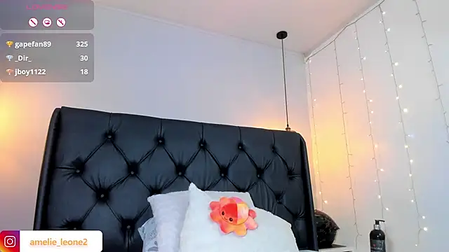 AMELIELEONE online show from February 17, 2025, 4:26 pm