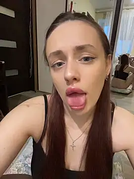 Lisaaan online show from April 12, 2026, 4:12 pm