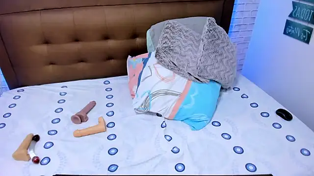 olivia love  online show from December 28, 2024, 7:11 pm