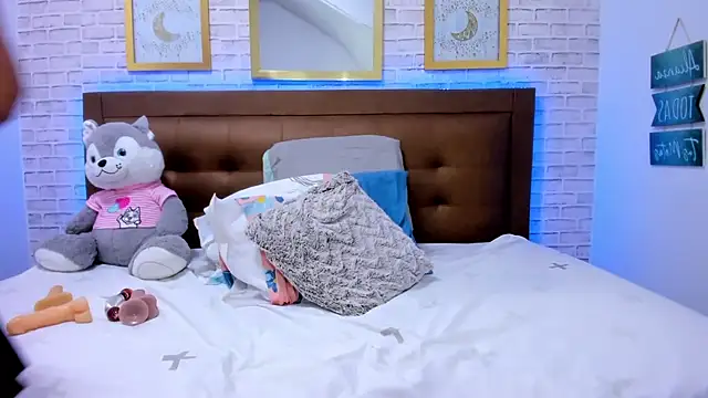 olivia love  online show from January 8, 2025, 1:11 am