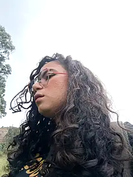 Simone Miller online show from February 3, 2025, 2:24 pm