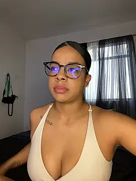 trianawhite online show from April 13, 2026, 4:01 pm