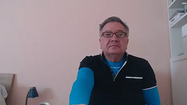 YOU6me online show from February 6, 2025, 9:22 am