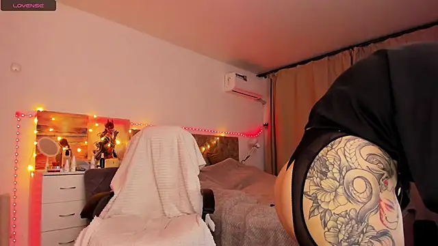 Ophelia mm online show from October 29, 2025, 12:29 pm