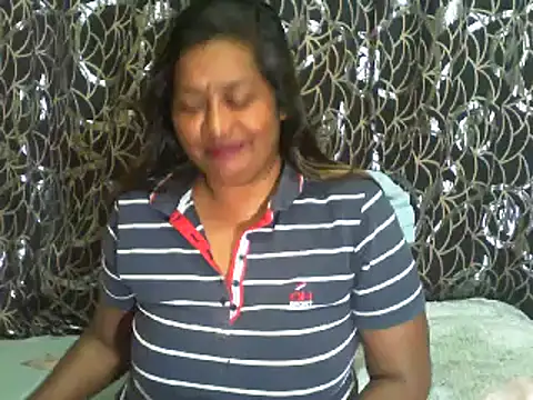 Mammabear 4u online show from December 15, 2024, 4:04 pm