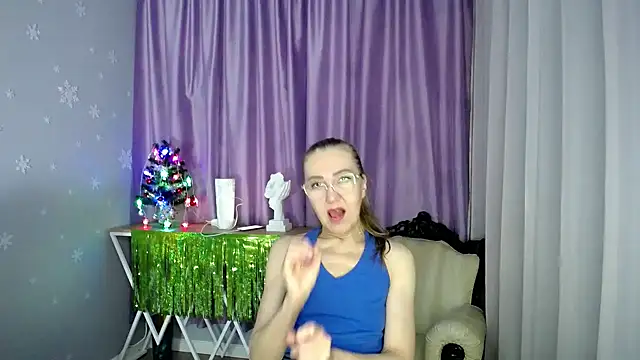 queen a n i online show from December 29, 2024, 5:44 pm